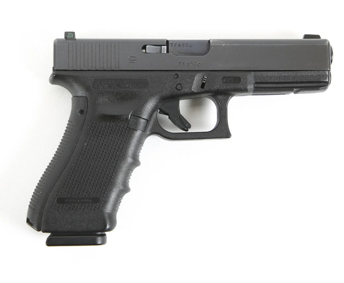 Glock *Used* G22 .40 S&W Semi Auto Pistol - 15+1 Rounds | 4.49" Barrel | Polymer Grips | Black | Night Sights
